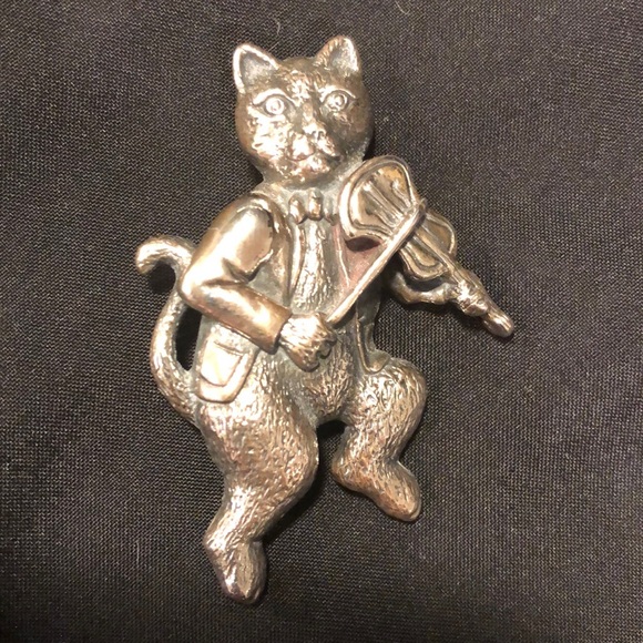 Sterling Silver Pin Cat Playing the Fiddle - Picture 1 of 3